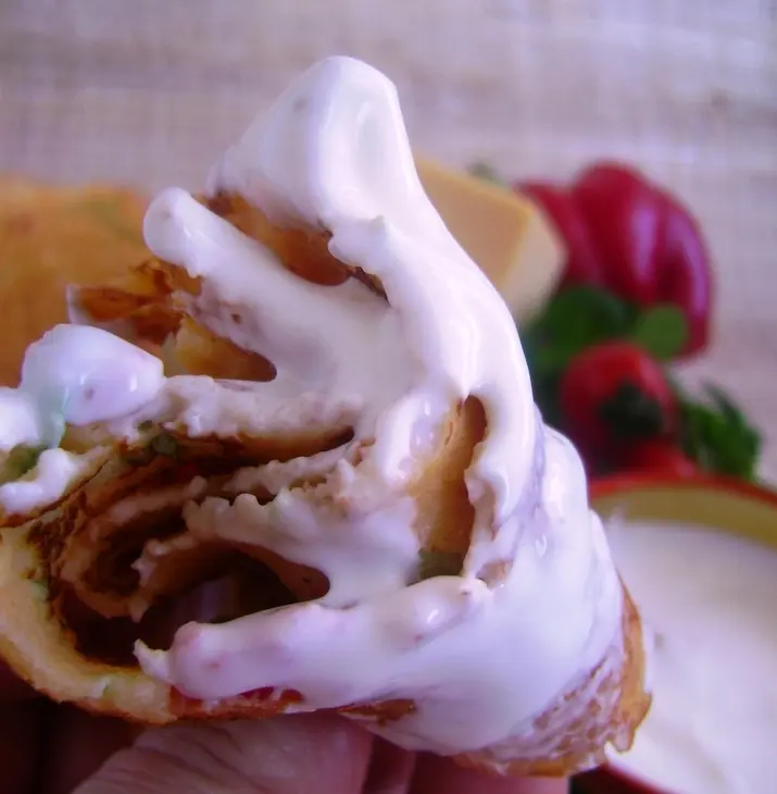 Блинчики закусочные кукурузные, с брынзой и овощами.: шаг 7