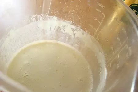 Блинный пирог с рисом, яйцом и зелёным луком.: шаг 1
