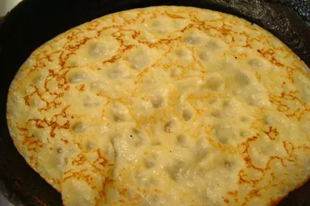 Блинный пирог с рисом, яйцом и зелёным луком.: шаг 3