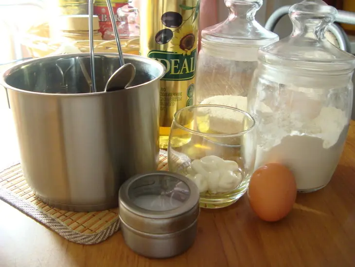 Блины закусочные на майонезе с картошкой и жареным луком.: шаг 1