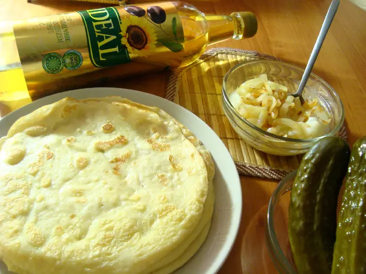 Блины закусочные на майонезе с картошкой и жареным луком.: шаг 5