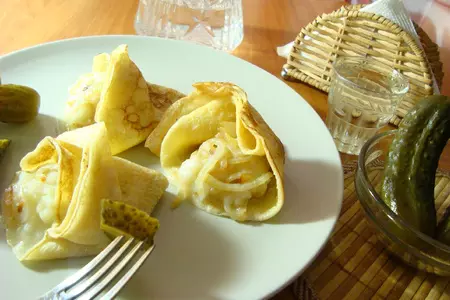 Блины закусочные на майонезе с картошкой и жареным луком.: шаг 6