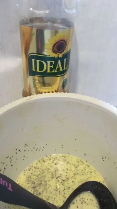 Маковые блинчики с медом: шаг 1