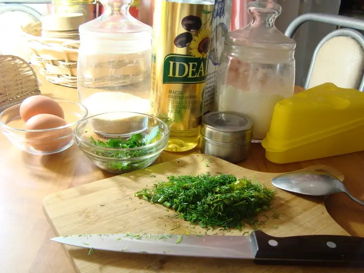 Блинный пирог с сыром и зеленью.: шаг 1