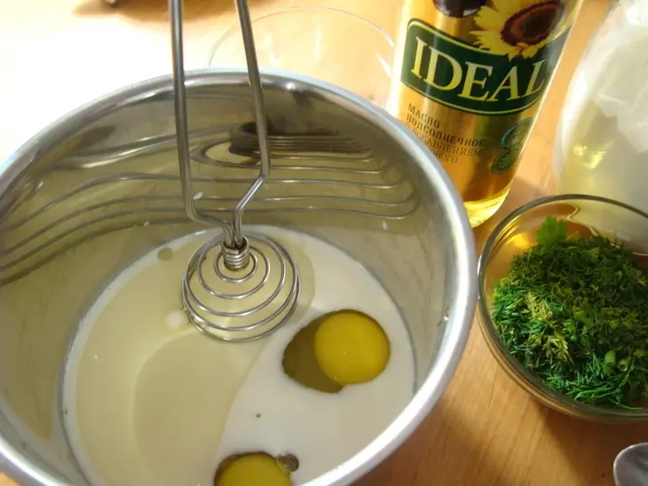Блинный пирог с сыром и зеленью.: шаг 2