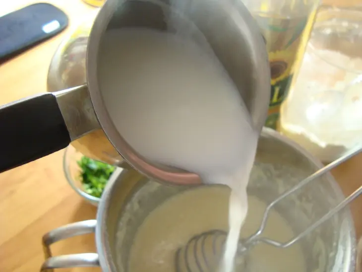 Блинный пирог с сыром и зеленью.: шаг 4