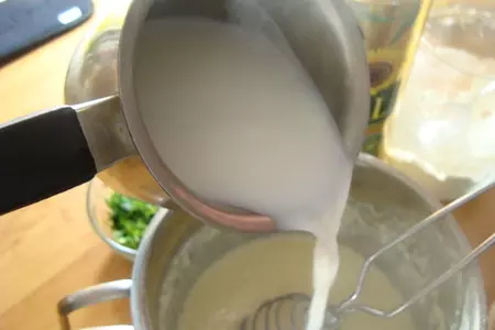 Блинный пирог с сыром и зеленью.: шаг 4
