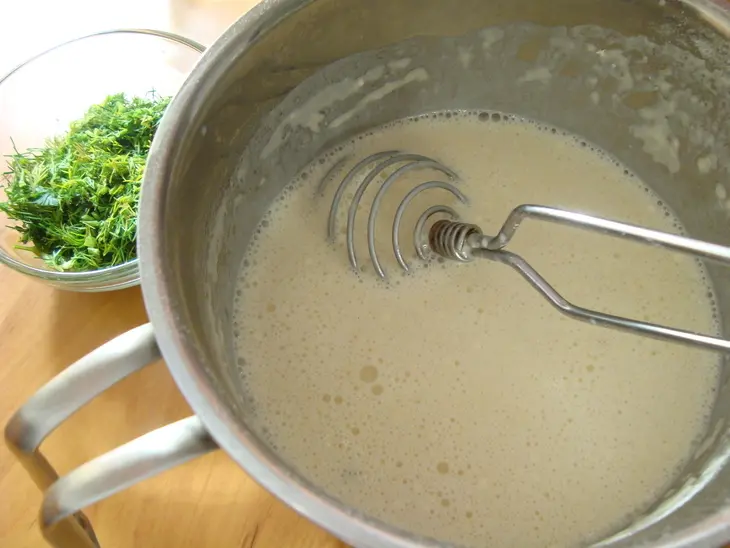 Блинный пирог с сыром и зеленью.: шаг 5