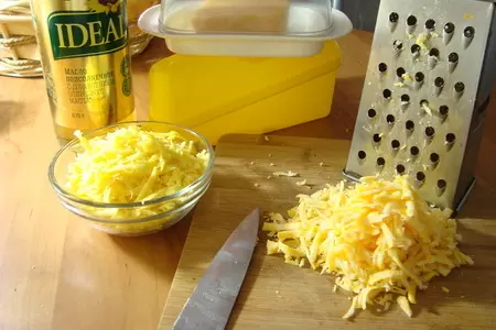 Блинный пирог с сыром и зеленью.: шаг 6