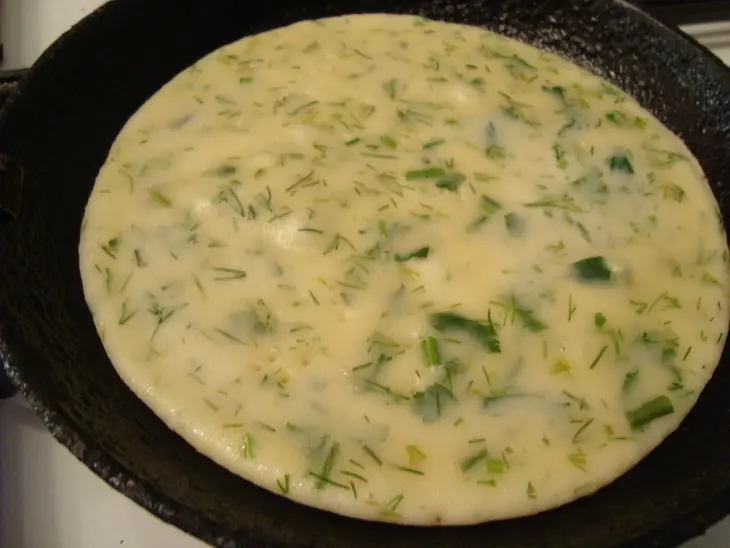 Блинный пирог с сыром и зеленью.: шаг 7