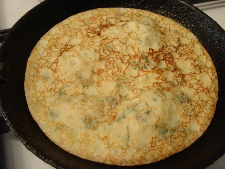 Блинный пирог с сыром и зеленью.: шаг 8
