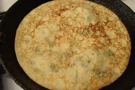 Блинный пирог с сыром и зеленью.: шаг 8