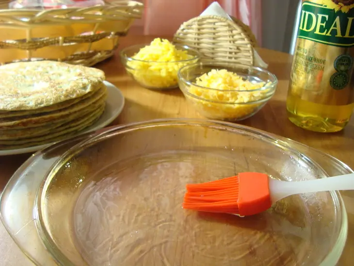 Блинный пирог с сыром и зеленью.: шаг 10