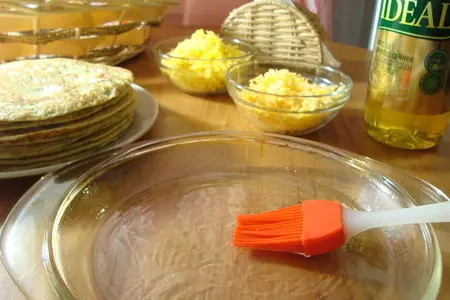 Блинный пирог с сыром и зеленью.: шаг 10