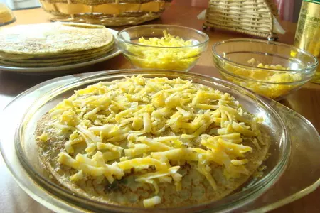 Блинный пирог с сыром и зеленью.: шаг 11