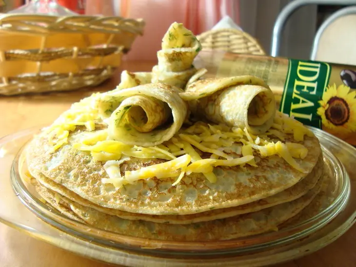 Блинный пирог с сыром и зеленью.: шаг 12