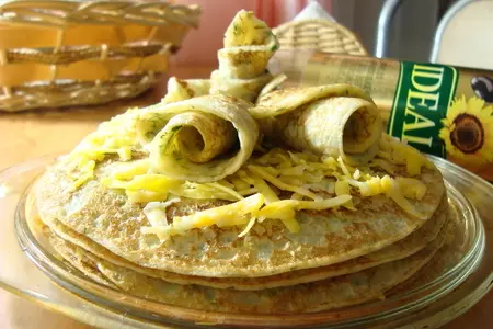 Блинный пирог с сыром и зеленью.: шаг 12