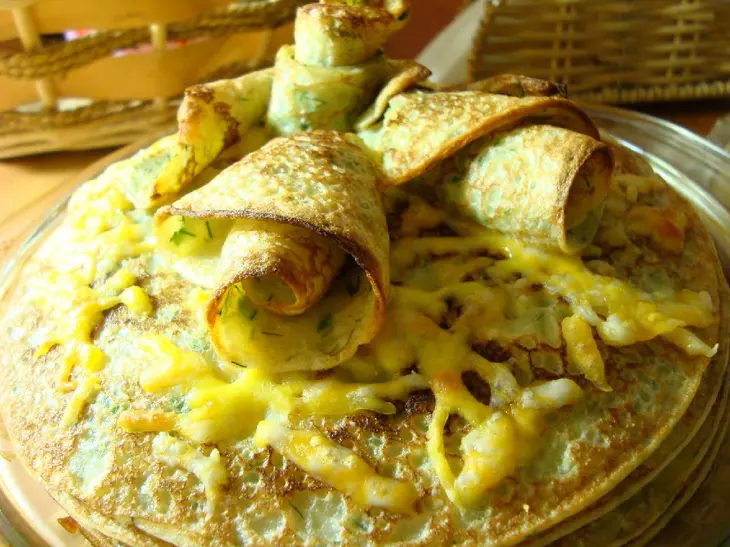 Блинный пирог с сыром и зеленью.: шаг 13