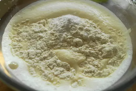 Блинчики на желтках с шоколадной начинкой в шоколадных кольцах: шаг 3