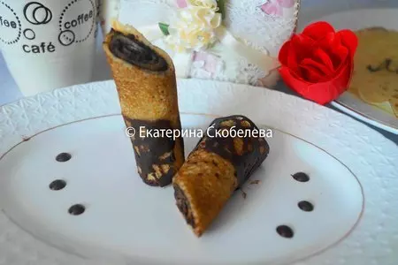 Блинчики на желтках с шоколадной начинкой в шоколадных кольцах: шаг 13