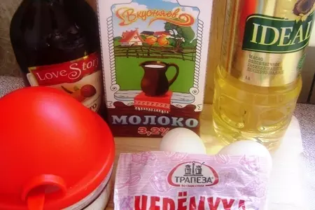 Блинчики черемухово-миндальные с ароматным сметанным соусом: шаг 1