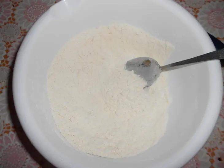 Блинный торт с шоколадным кремом и земляникой: шаг 1