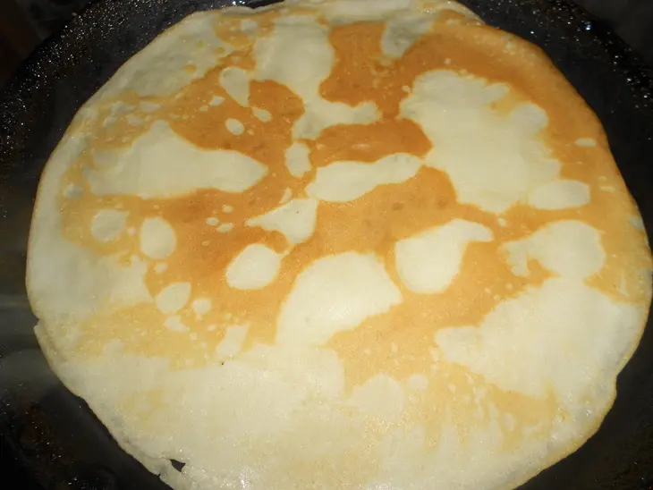 Блинный торт с шоколадным кремом и земляникой: шаг 4