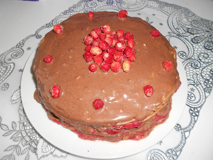 Блинный торт с шоколадным кремом и земляникой: шаг 9