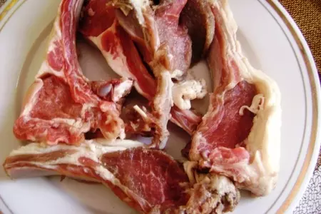Бараньи ребрышки с овощами и запеченной фасолью.: шаг 1