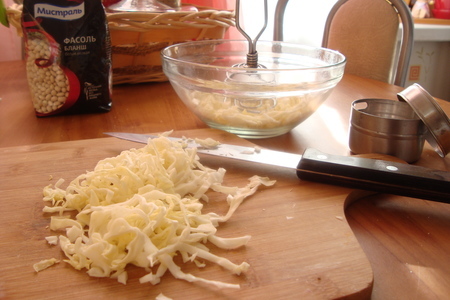 Салат с фасолью и капустой.: шаг 2