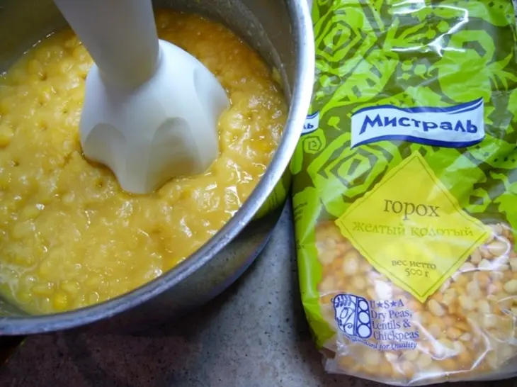 Блины гороховые с луковым конфитюром: шаг 1