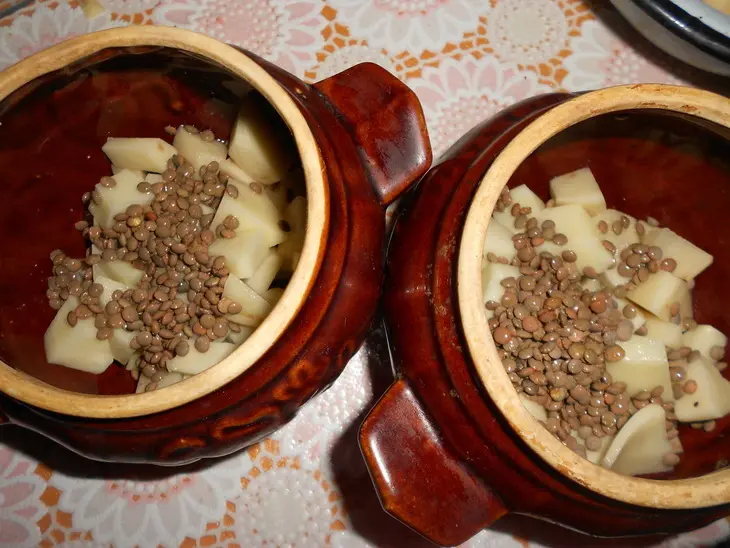 Чечевица с картофелем в горшочке: шаг 5