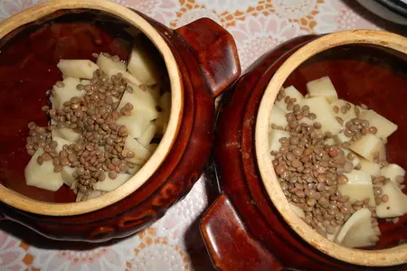 Чечевица с картофелем в горшочке: шаг 5