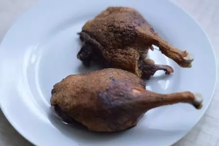 Салат с хрустящей уткой, фасолью маш и овощами: шаг 1