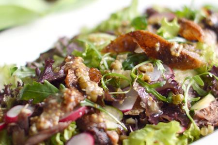 Салат с хрустящей уткой, фасолью маш и овощами: шаг 7