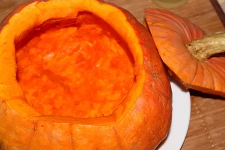 Острый карри с курицей, кешью и манго в тыкве.: шаг 2
