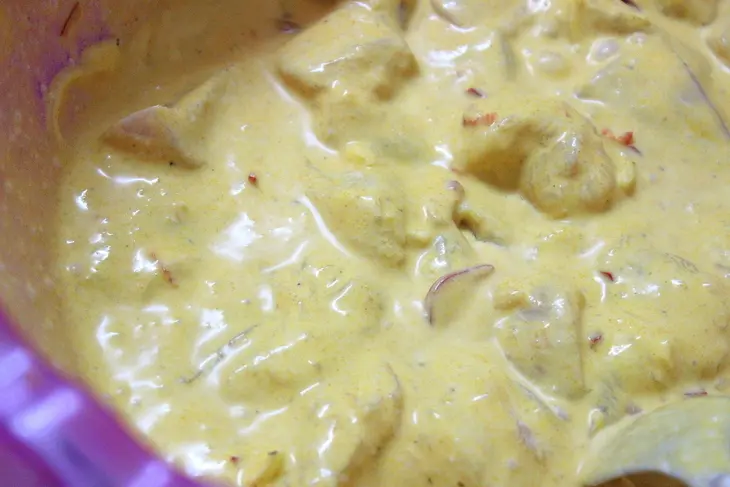 Острый карри с курицей, кешью и манго в тыкве.: шаг 5