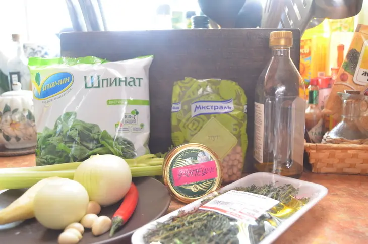Суп-пюре из шпината и нута с азиатской ноткой: шаг 1