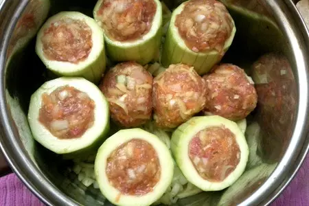 Кабачки фаршированные мясом и овощами "сообразим на троих": шаг 3