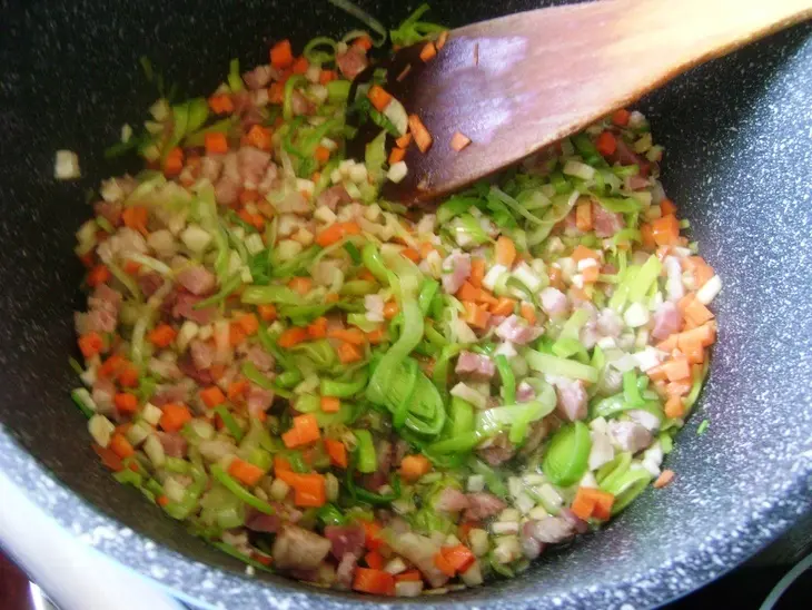 Минестроне с белой фасолью, орзо и окороком.: шаг 2
