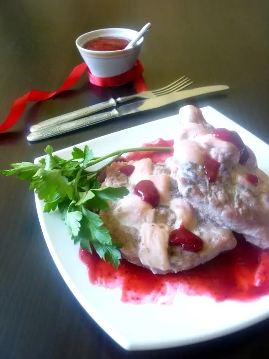 Мясная плетёнка с ягодным соусом: шаг 5