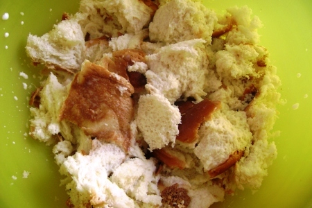 Пирог из сдобных булочек с яблоками, клюквой, маком и крекерной посыпкой.: шаг 1