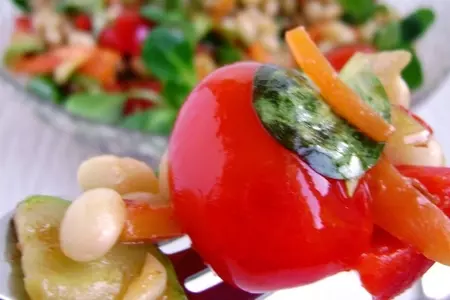 Острый салат из белой фасоли с овощами: шаг 6