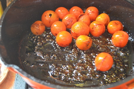 Фарфалле с креветками-темпура, томатами в соусе бальзамик и луковой запвавкой: шаг 5