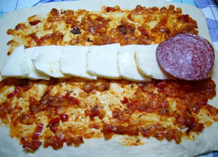 Закрытая пицца-вулкан «обжигающий stromboli”: шаг 4