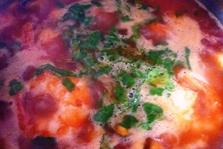 Спагетти с креветками и мидиями в ароматном соусе: шаг 3