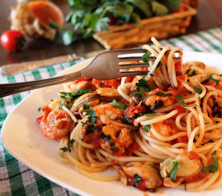 Спагетти с креветками и мидиями в ароматном соусе: шаг 5