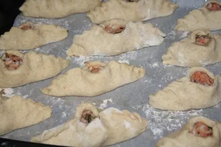 Пирожки с красной рыбой и рисом: шаг 7