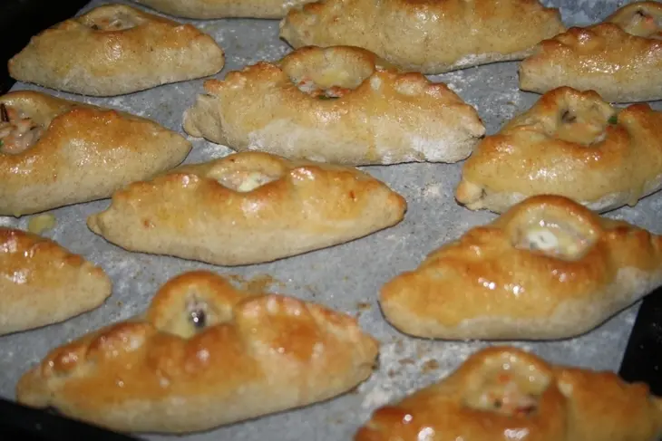 Пирожки с красной рыбой и рисом: шаг 9