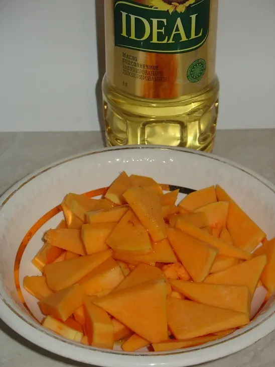 Салат из тыквы с морковью и изюмом +ideal+руккола,куркума, имбирь.: шаг 2